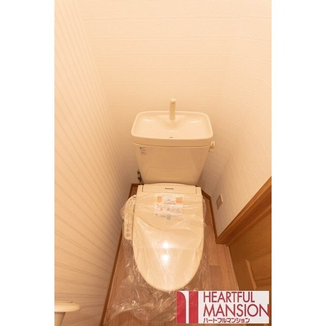 トイレ　温水洗浄便座付き☆同タイプ（反転）