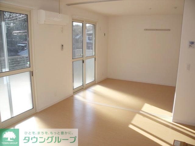 居室・リビング　明るさを感じるお部屋です