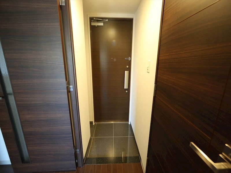 玄関　玄関　シューズボックス付（収納充実してます）