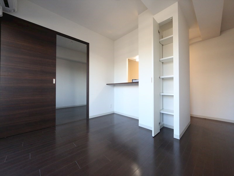 居室・リビング　ＬＤＫ9.3帖　カウンターキッチン　エアコン付　バルコニー