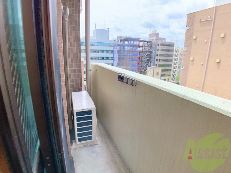 バルコニー　バルコニーは天気の良い日には洗濯物もよく乾きそうですね。