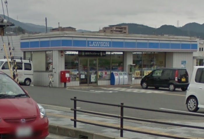 コンビニ　ローソン（コンビニ）まで764m