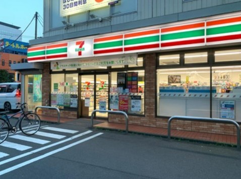 コンビニ　セブンイレブン 海老名中央3丁目店（コンビニ）まで451m