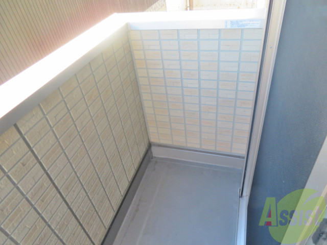 バルコニー　バルコニーは洗濯物もしっかり干せそうな広さです。