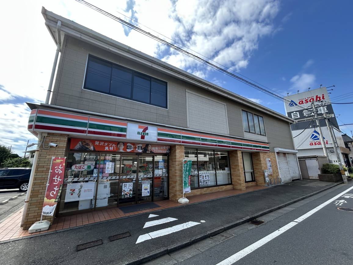 コンビニ　セブンイレブン練馬石神井町８丁目店（コンビニ）まで555m