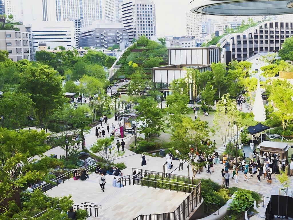 公園　麻布台ヒルズ中央広場（公園）まで220m