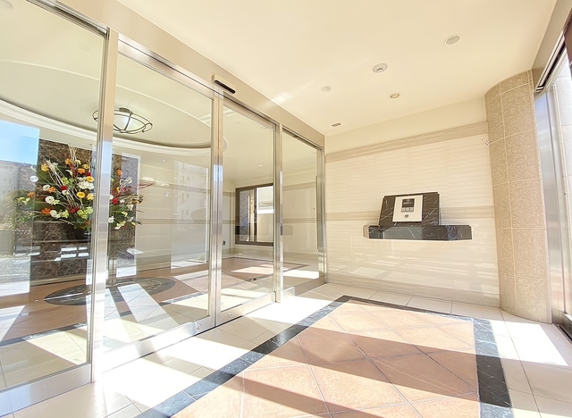 エントランス　オートロック・防犯カメラ