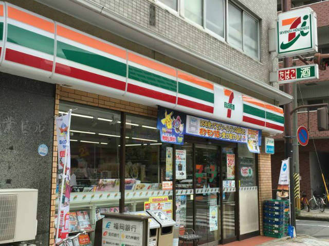 コンビニ　セブンイレブン福岡築港本町店（コンビニ）まで76m