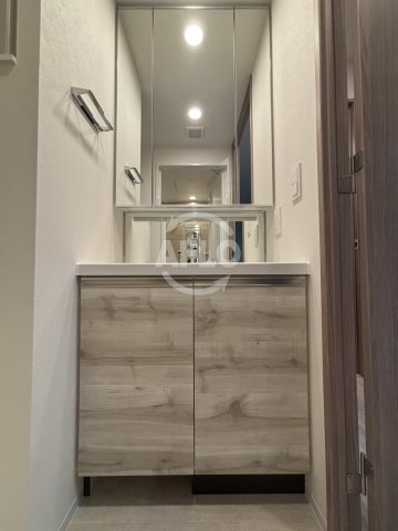 洗面設備　コンフォリア・リヴ本町WEST Q　独立洗面台