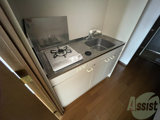 キッチン　キッチンはガスコンロが付いていて引越してすぐ使えそうです。
