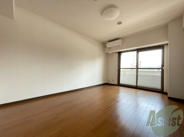 その他部屋・スペース　大きな窓が印象的なお部屋です。明るさもバッチリです。