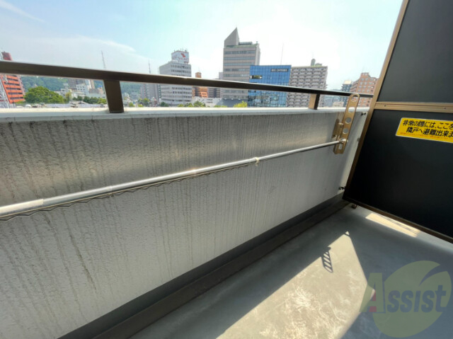 バルコニー　バルコニーでは洗濯物がしっかり干せしっかり干せますよ～。