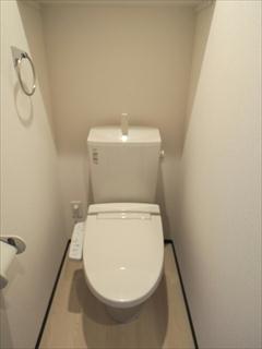 トイレ　温水洗浄便座です。