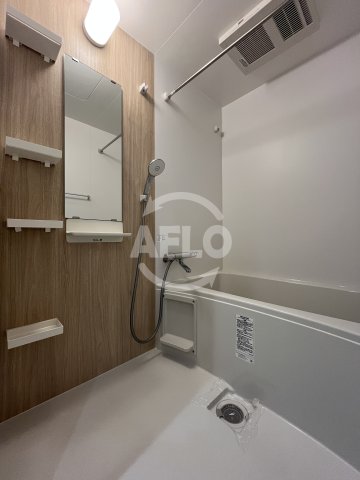 バス・シャワールーム　セレニテ江坂グランデ　浴室