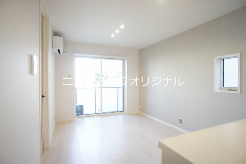 居室・リビング　２面採光につき、明るく開放感があります！