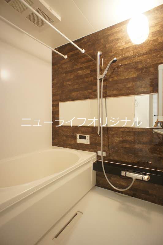 バス・シャワールーム　追焚機能はもちろん浴室乾燥機付きです！