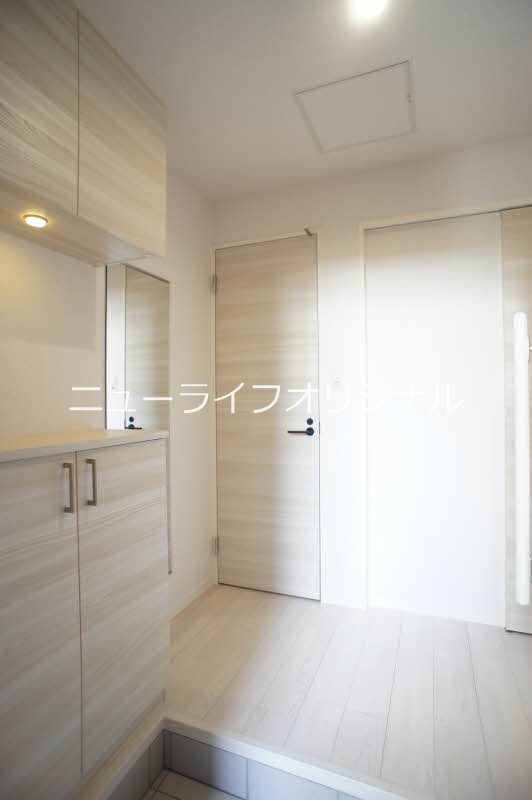 玄関　上下に分かれた使い勝手の良いシューズボックス！