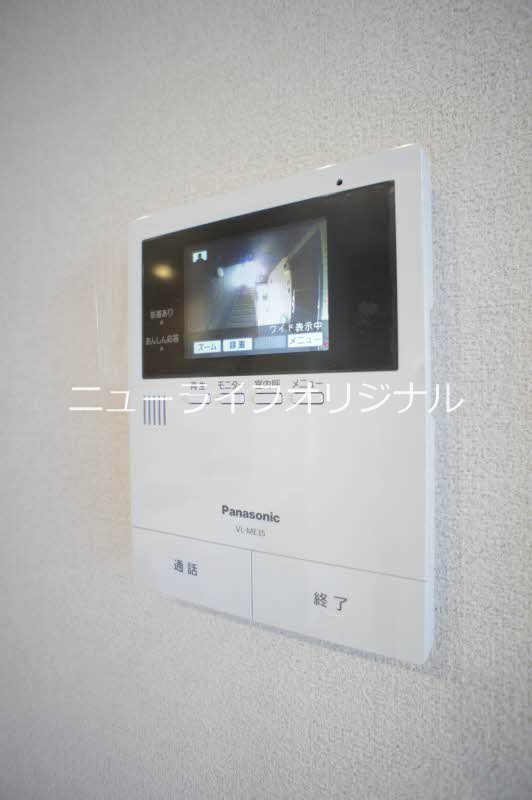 セキュリティ　来訪者を確認出来るモニター付きのインターホンで安心！