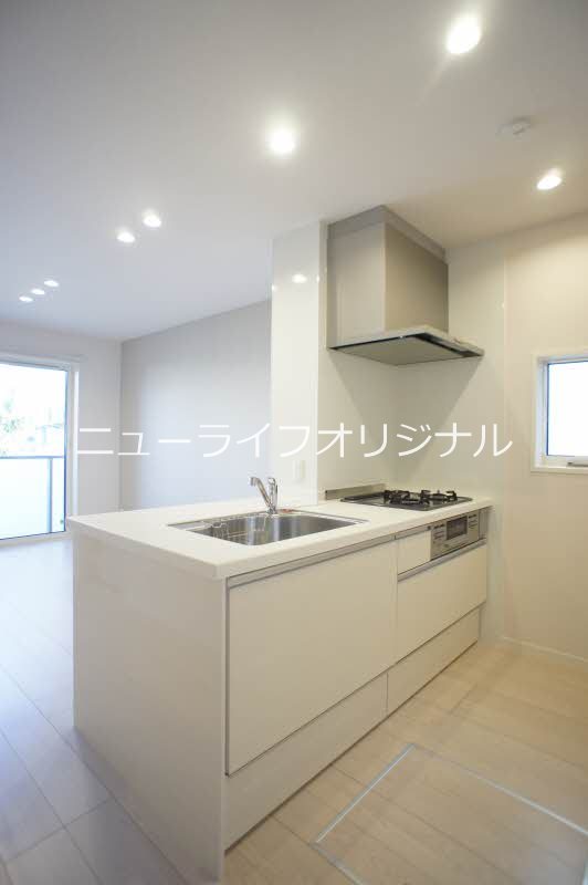 キッチン　グリル付3口コンロでお料理の幅も広がります♪