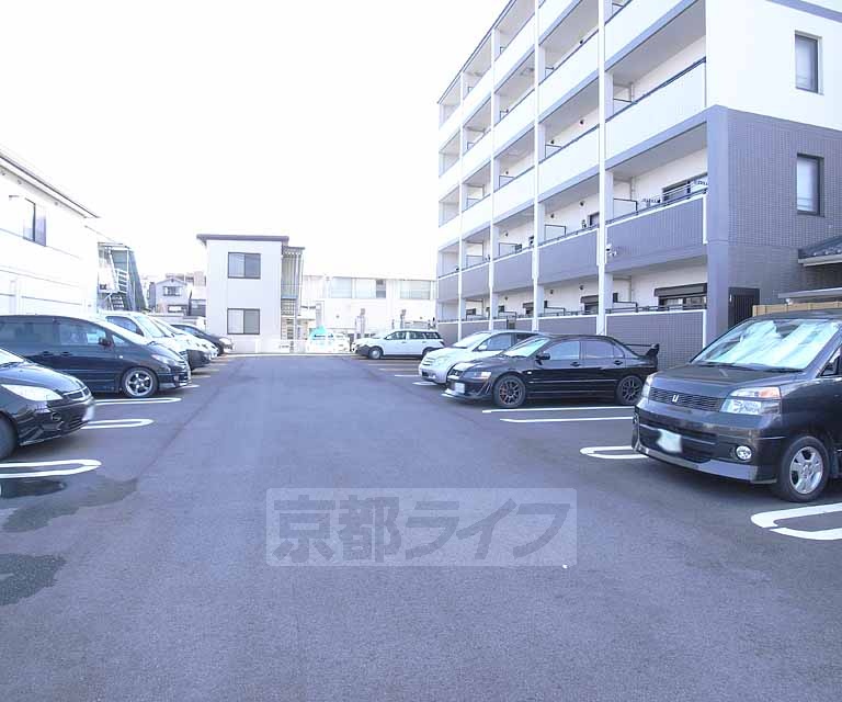 駐車場　ガレージも敷地内にございます。