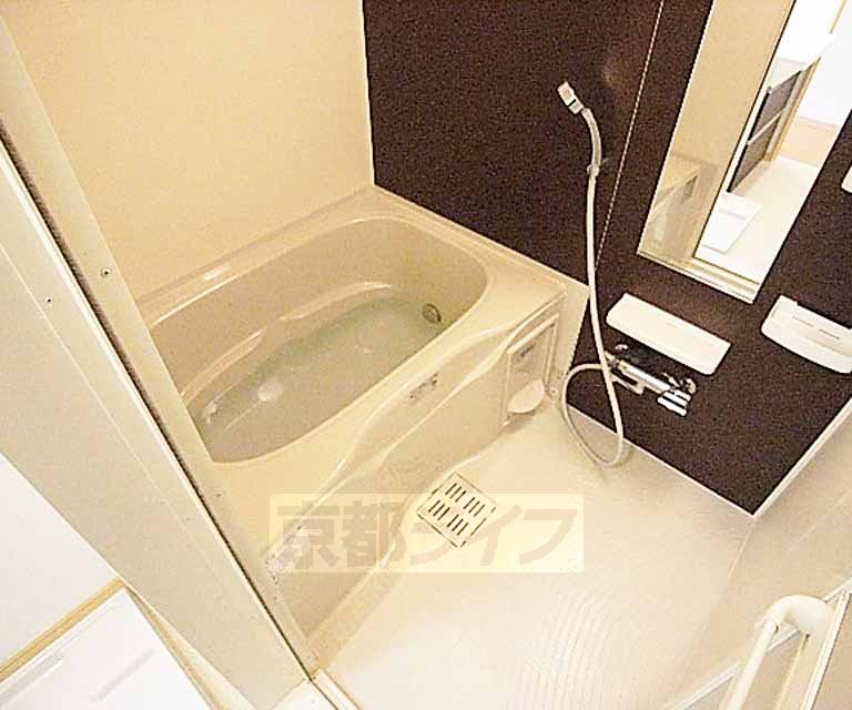 バス・シャワールーム　高級感のある浴室です。