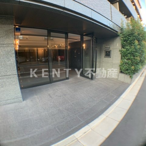 エントランス　落ち着いたエントランスです