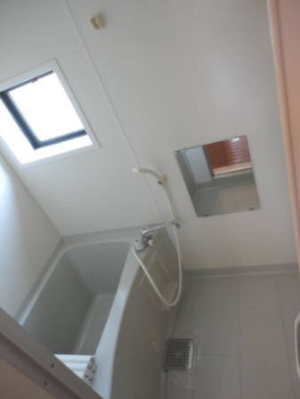 バス・シャワールーム　コンパクトで使いやすいお風呂です