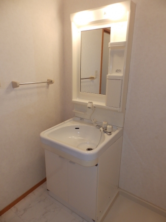 洗面設備　コンパクトで使いやすい洗面所