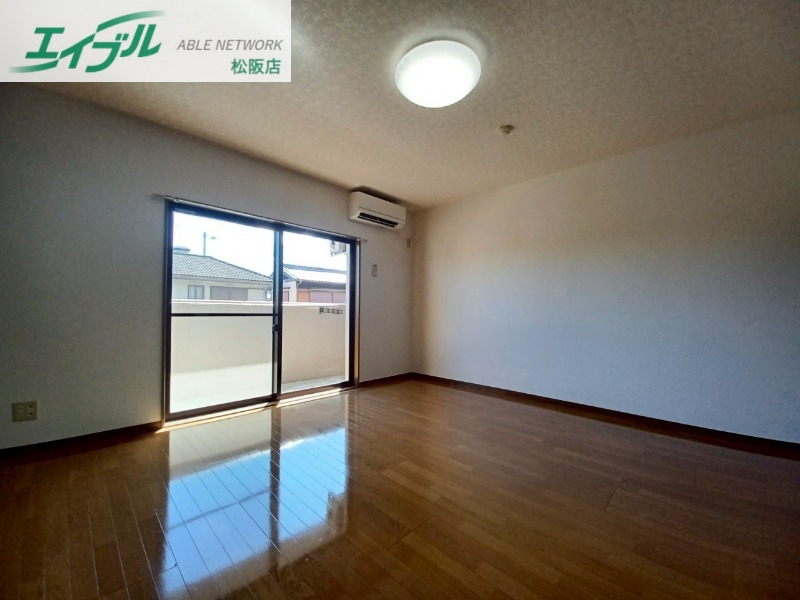 居室・リビング　同型参考写真