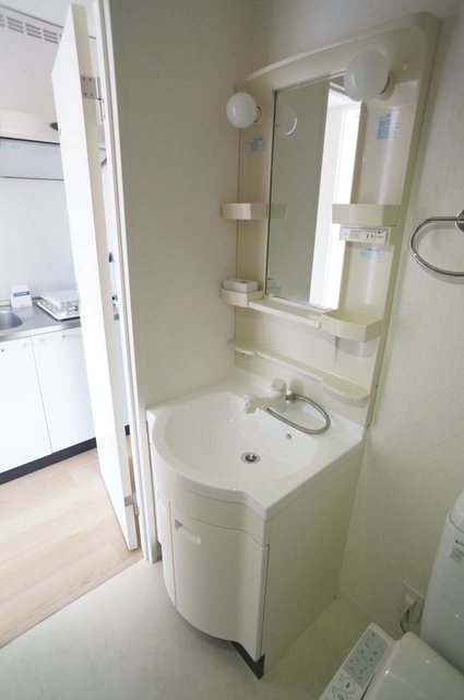 洗面設備　参考写真（同建物別部屋のものです）