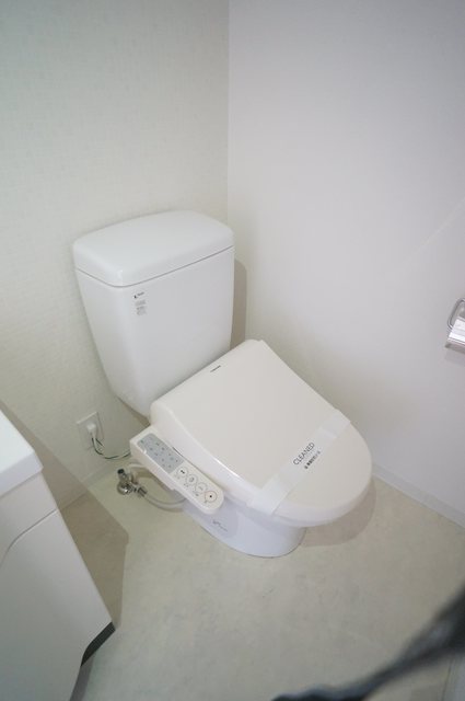 トイレ　参考写真（同建物別部屋のものです）