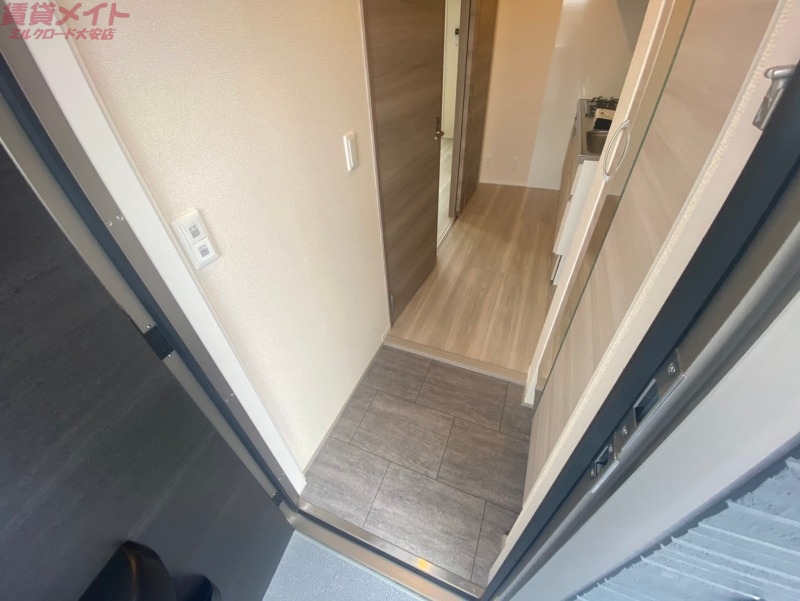 玄関　同物件別室写真
