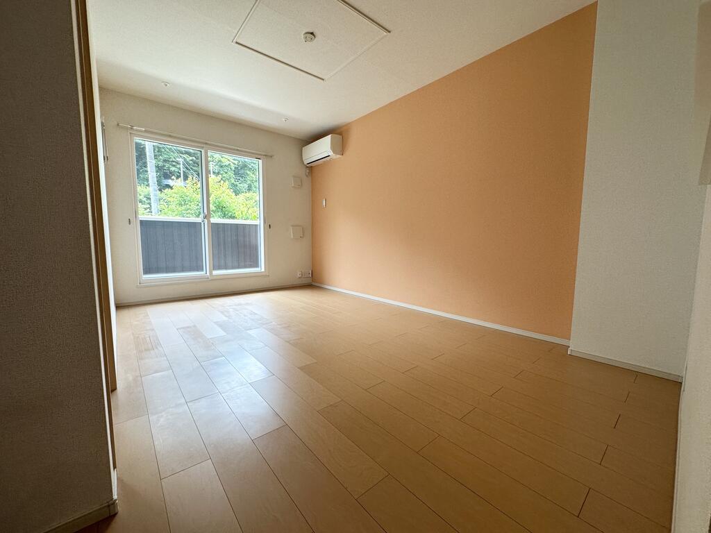 居室・リビング　※画像と反転タイプのお部屋です