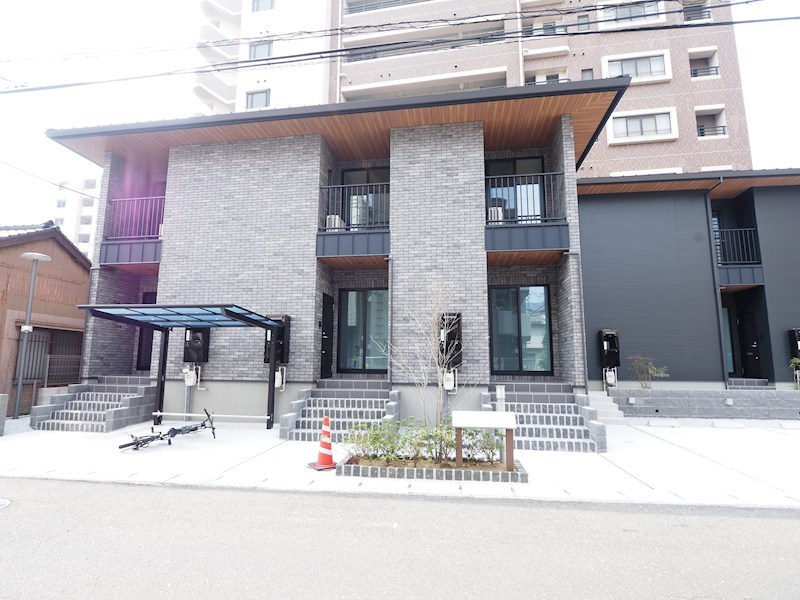 建物外観　重厚感のあるおしゃれな外観です☆