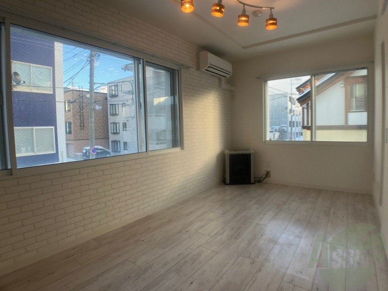 居室・リビング　広くてキレイなお部屋が広がっていて、充実した生活が送れそう。