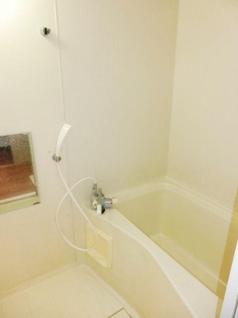 バス・シャワールーム　きれいなバスルームです