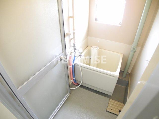 バス・シャワールーム　※ビレッジハウスの同一物件・反転間取りのお部屋の写真です※