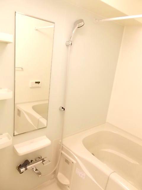 バス・シャワールーム　追い焚き機能付き浴室