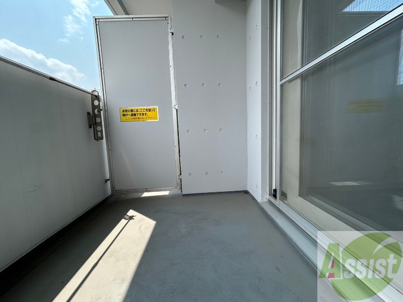 バルコニー　バルコニーは幅があり、広い印象を受けました。