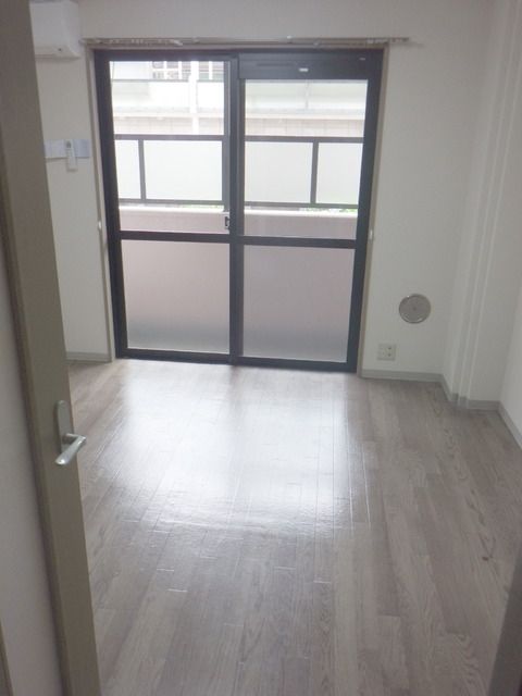 居室・リビング　★★大きな窓で採光十分★★