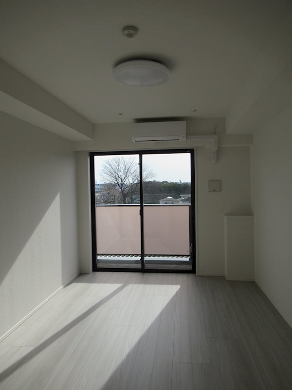 居室・リビング　☆明るい洋室☆