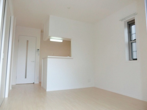 居室・リビング　エアコン付きで快適に過ごせます♪