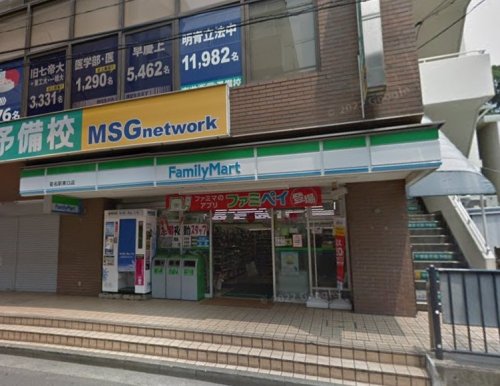 コンビニ　ファミリーマート（コンビニ）まで558m