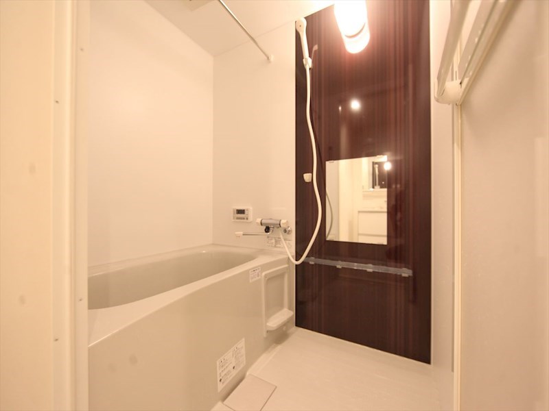 バス・シャワールーム　浴室暖房乾燥機付　追い焚き機能付お風呂　同型写真