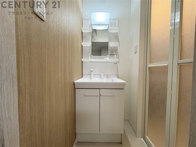 洗面設備　独立洗面台付きでうれしい！