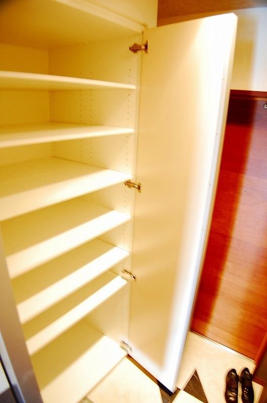 収納　CITY SPIRE桜川I　シューズボックスも魅力