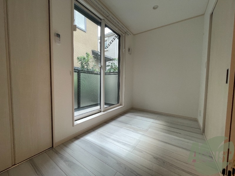 その他部屋・スペース　寝室になりそうな洋室です。シンプルで落ち着きますね。