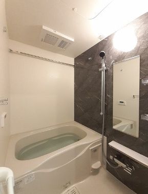 バス・シャワールーム　☆ゆっくりバスタイムをお楽しみください☆