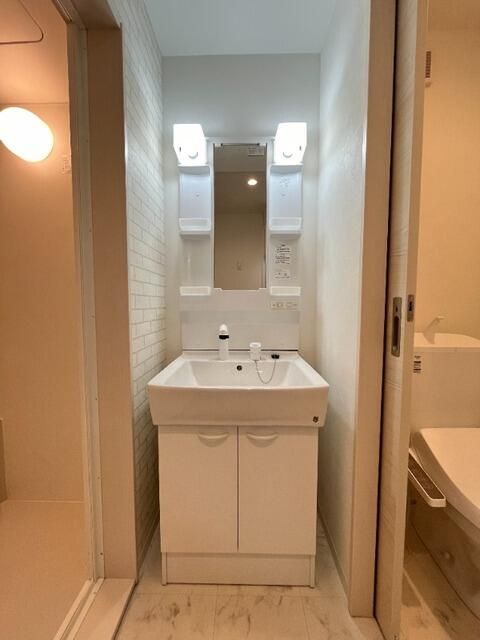 洗面設備　使いやすい独立洗面台です