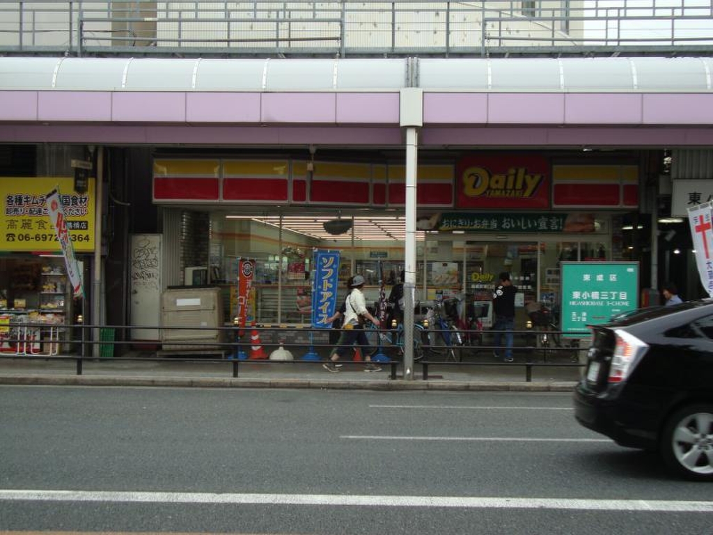 コンビニ　デイリーヤマザキ 鶴橋駅東口店（コンビニ）まで508m